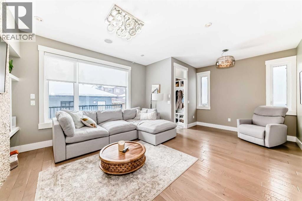 2117 51 Avenue SW — photo 12
