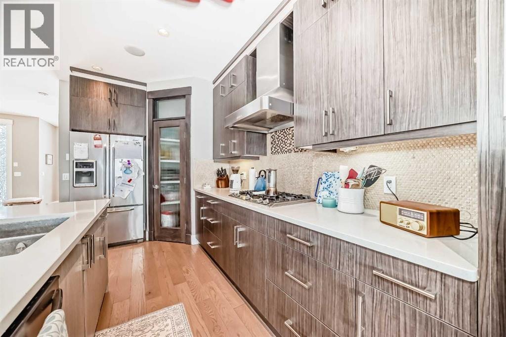 2117 51 Avenue SW — photo 11