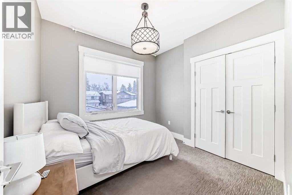 2117 51 Avenue SW — photo 31