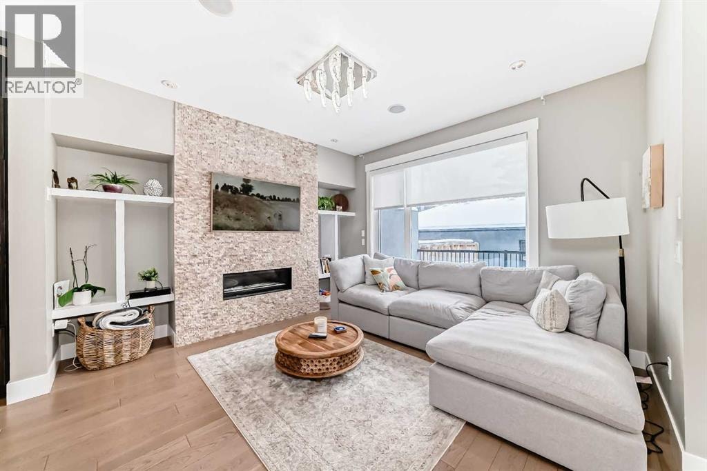 2117 51 Avenue SW — photo 13