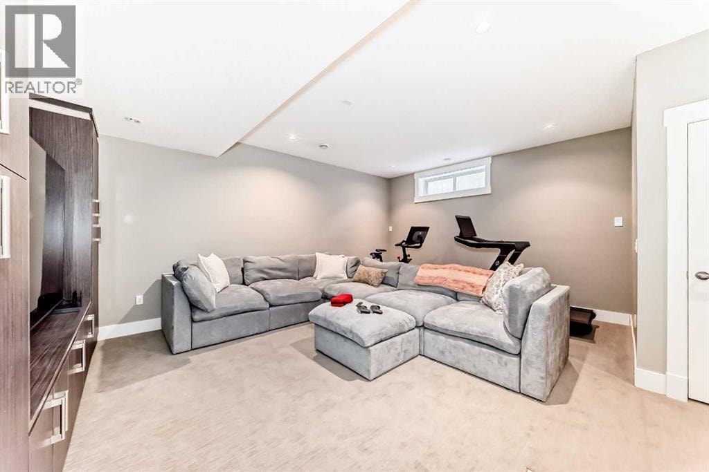 2117 51 Avenue SW — photo 39