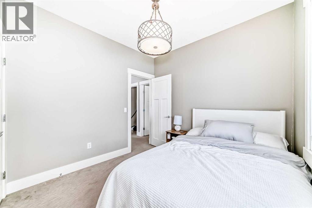 2117 51 Avenue SW — photo 32