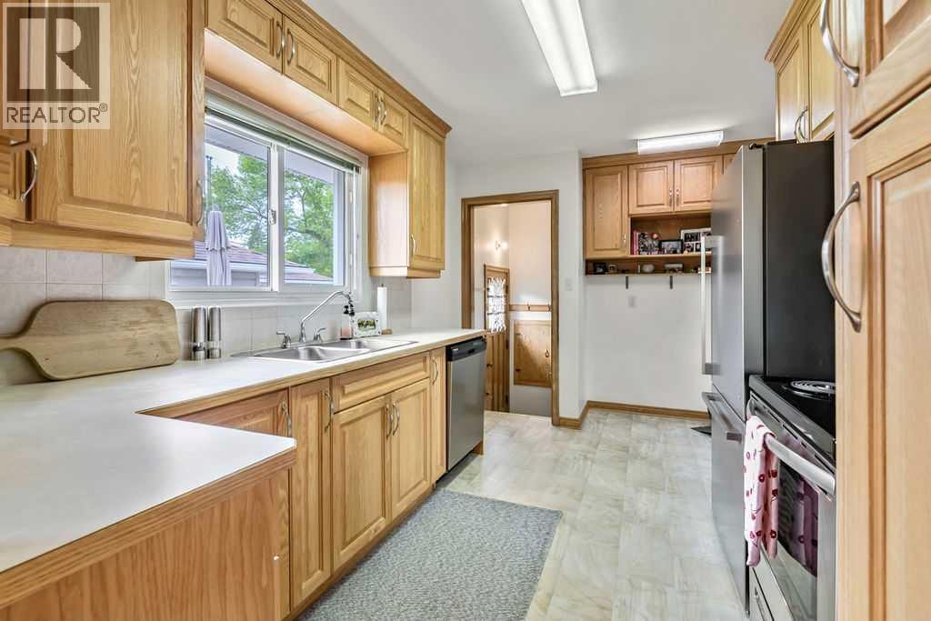 3807 25 Avenue SW — photo 13