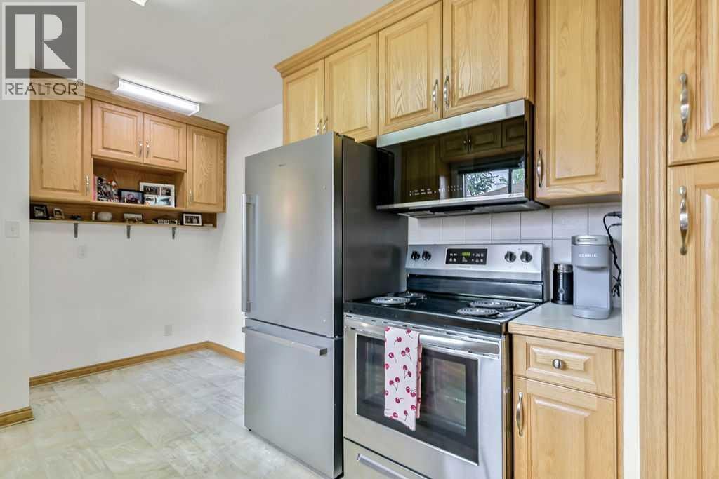 3807 25 Avenue SW — photo 17