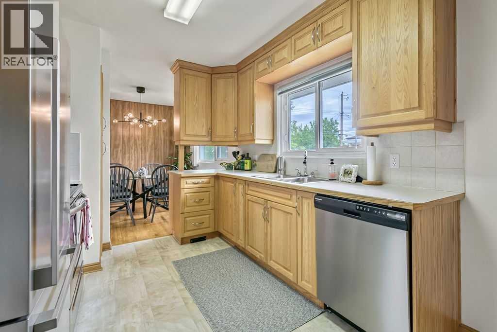 3807 25 Avenue SW — photo 14