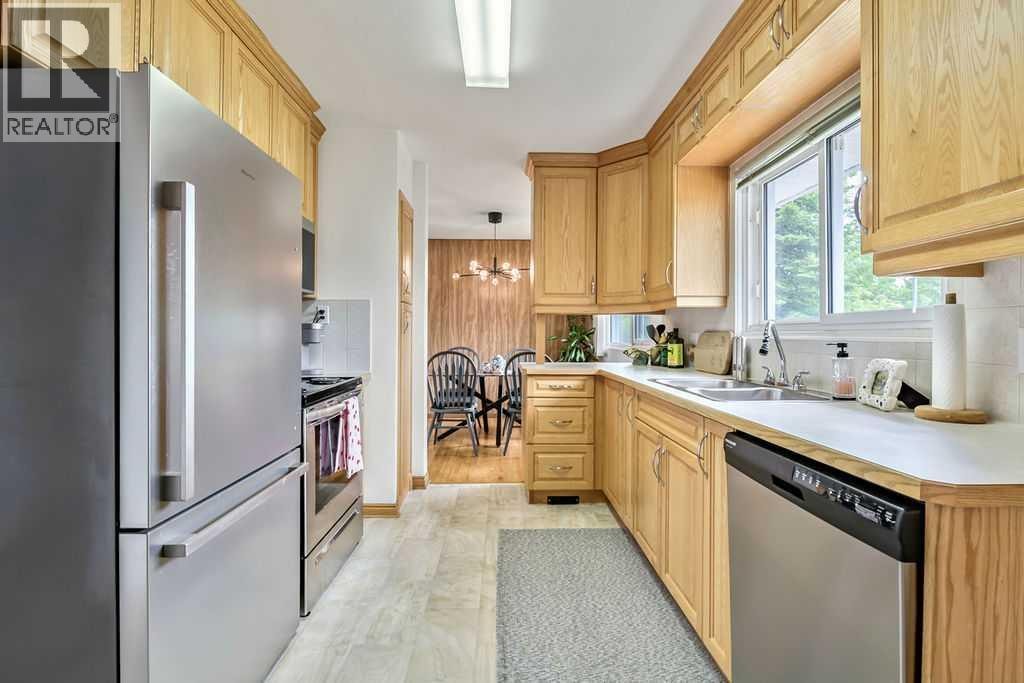 3807 25 Avenue SW — photo 15