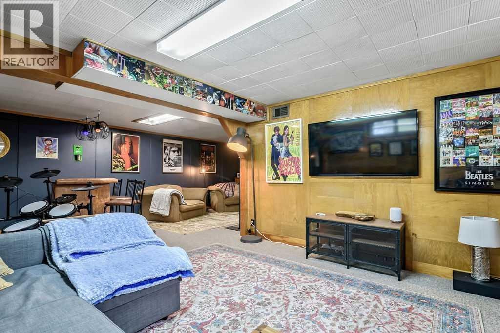 3807 25 Avenue SW — photo 32