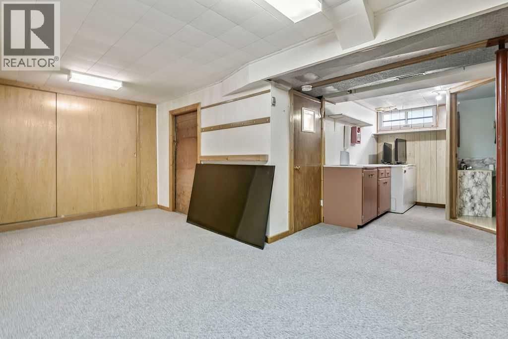 3807 25 Avenue SW — photo 34