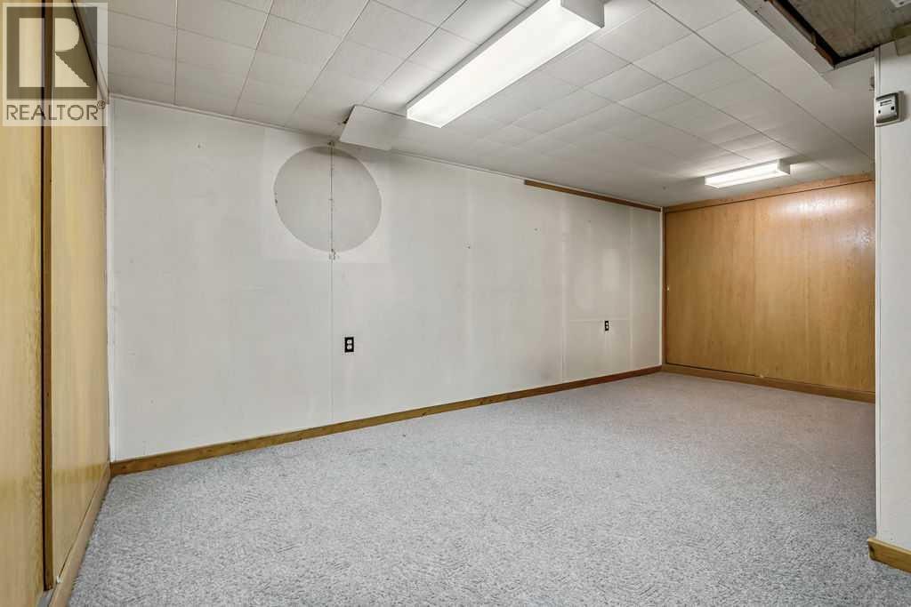 3807 25 Avenue SW — photo 33