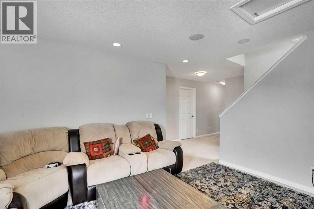 148 Savanna Close NE — photo 16