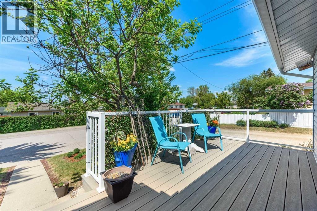 208 Van Horne Crescent NE — photo 3