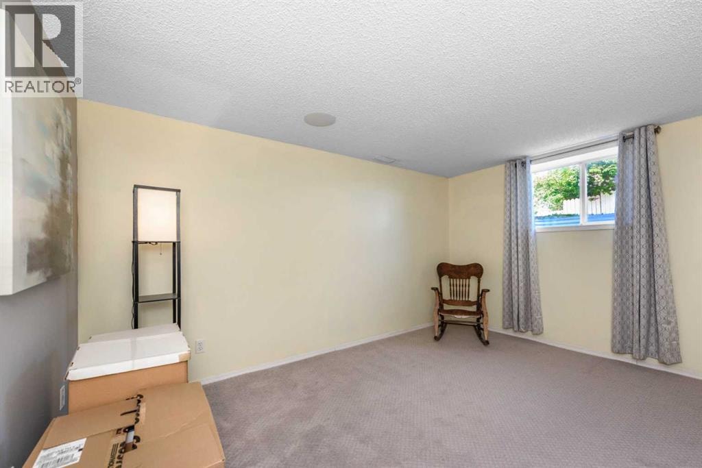 208 Van Horne Crescent NE — photo 23