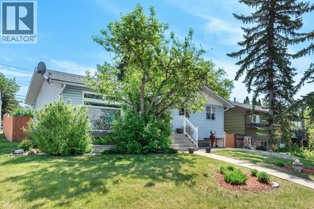 208 Van Horne Crescent NE — photo 2