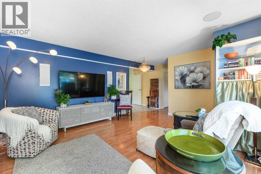 208 Van Horne Crescent NE — photo 6