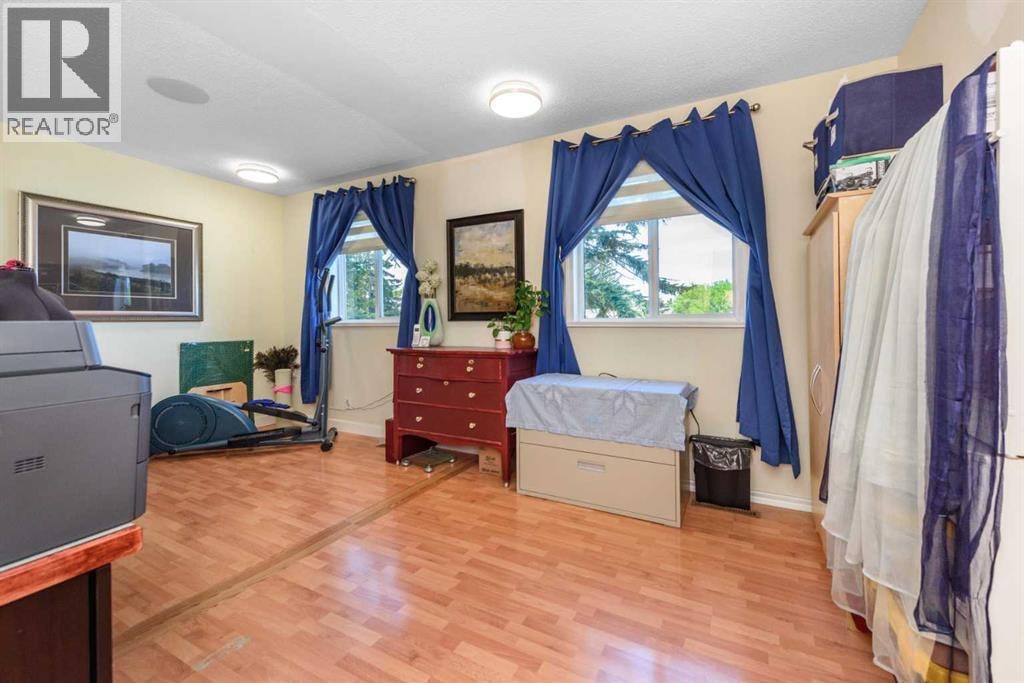 208 Van Horne Crescent NE — photo 13