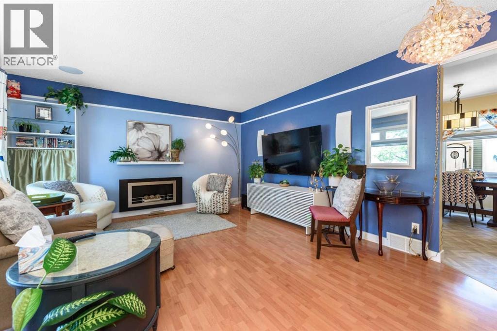 208 Van Horne Crescent NE — photo 4