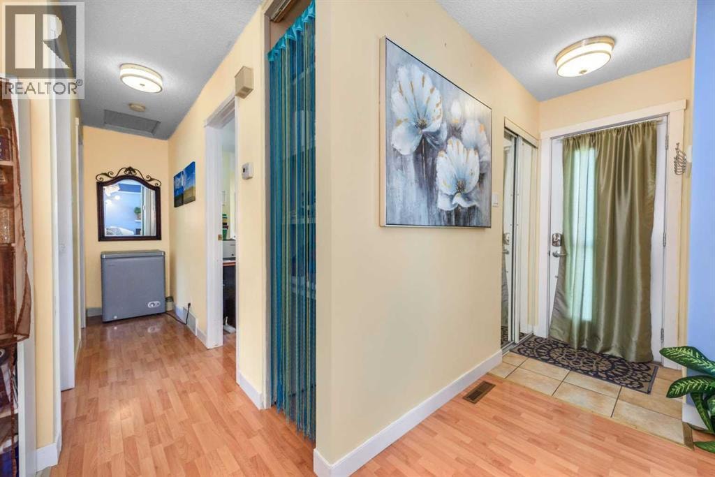 208 Van Horne Crescent NE — photo 12