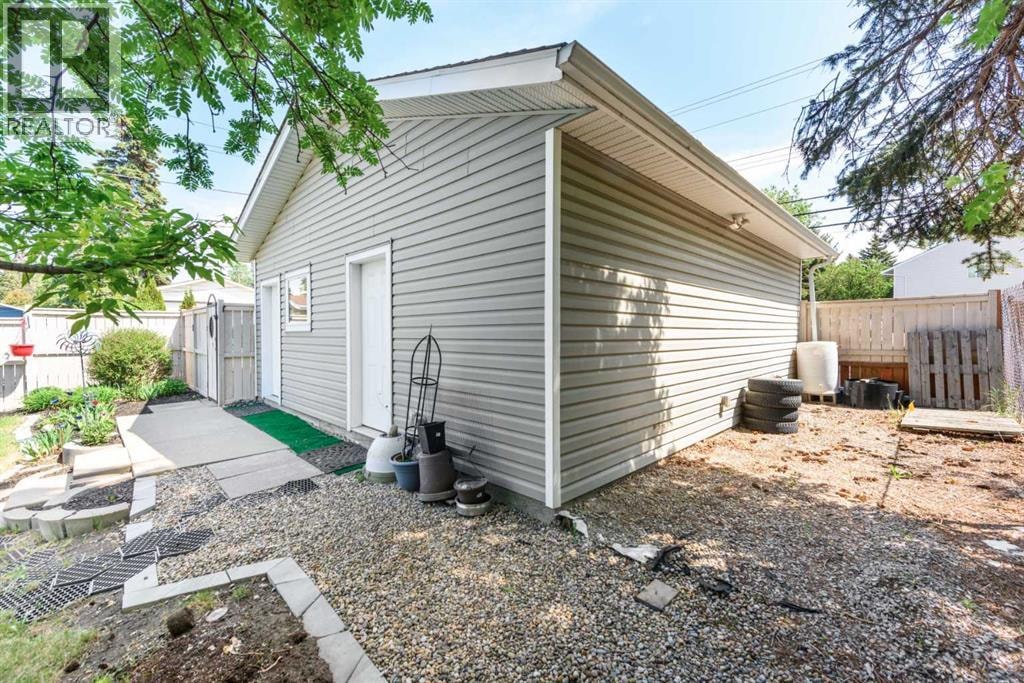 208 Van Horne Crescent NE — photo 35