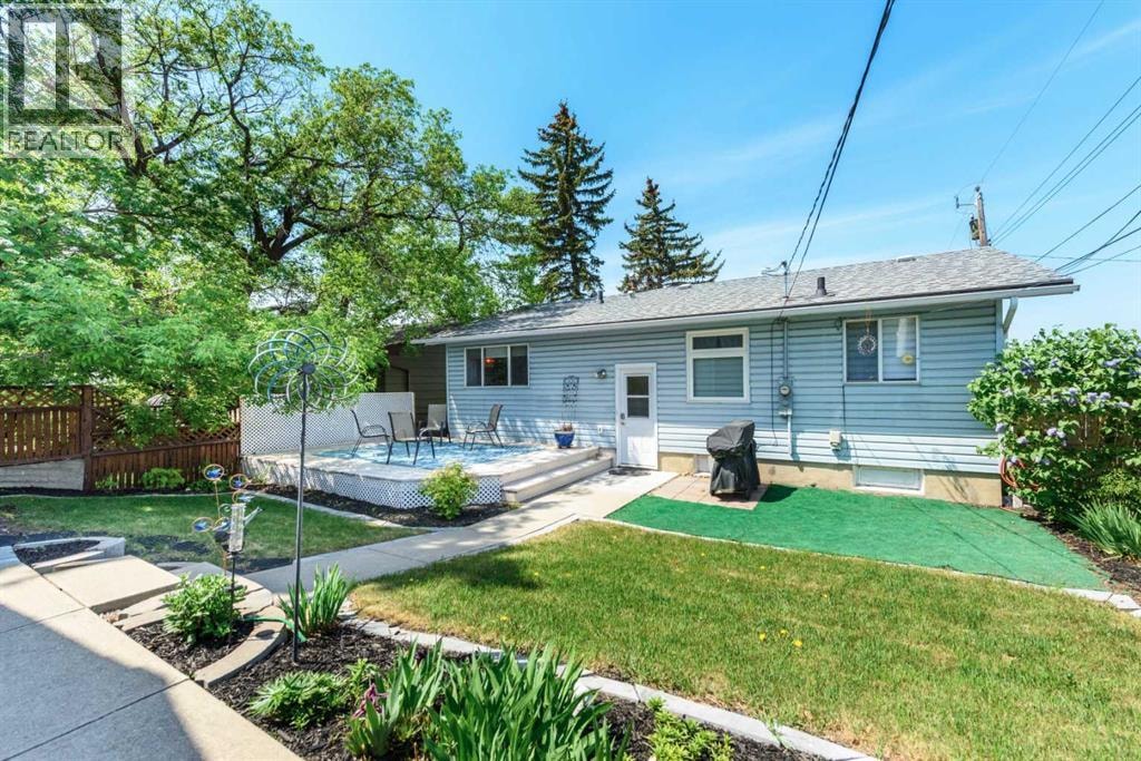 208 Van Horne Crescent NE — photo 32