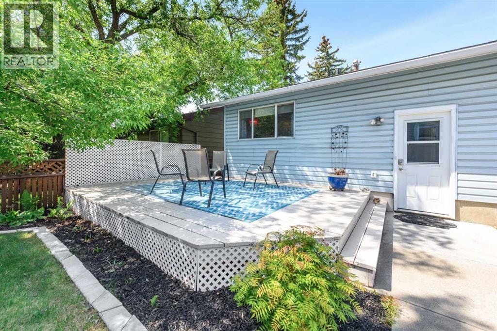 208 Van Horne Crescent NE — photo 33