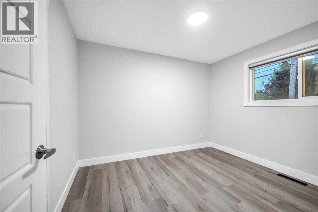 310 Wascana Crescent SE — photo 32