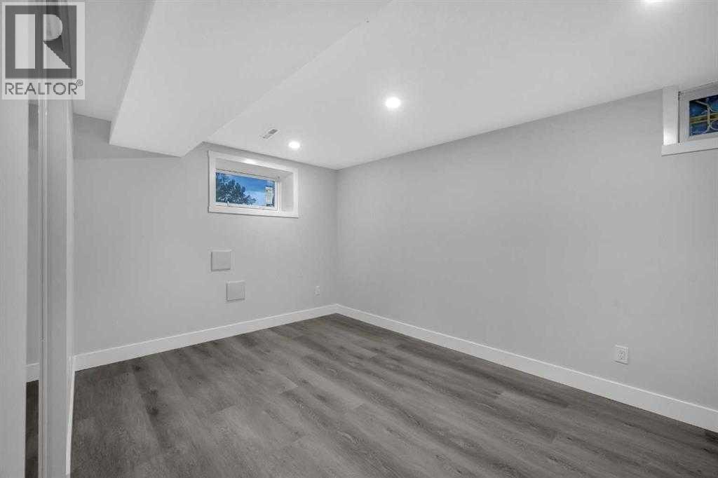 310 Wascana Crescent SE — photo 41