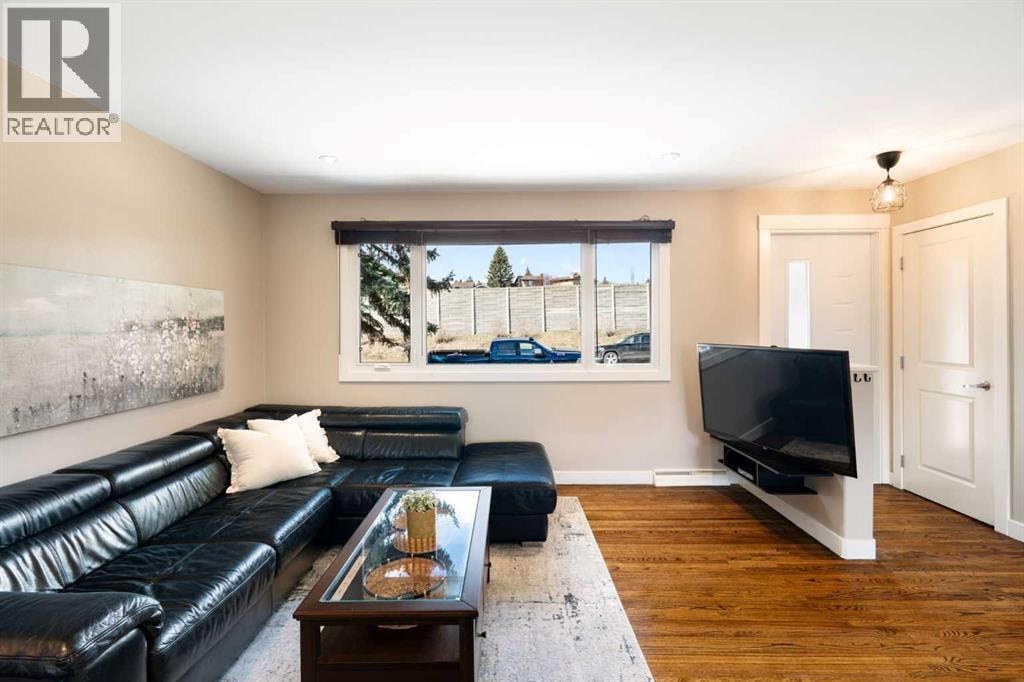 142 Winston Drive SW — photo 8