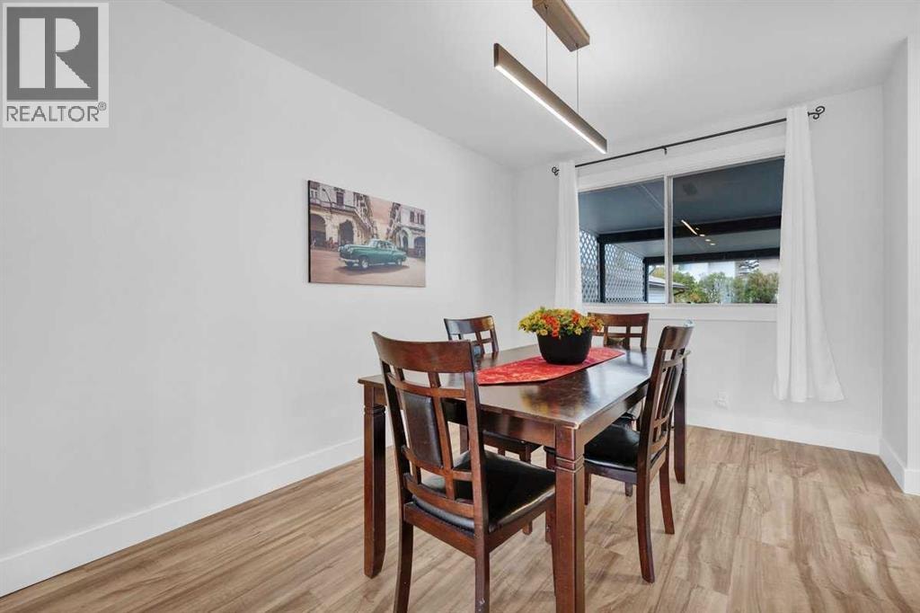 22 Sandstone Crescent SE — photo 11