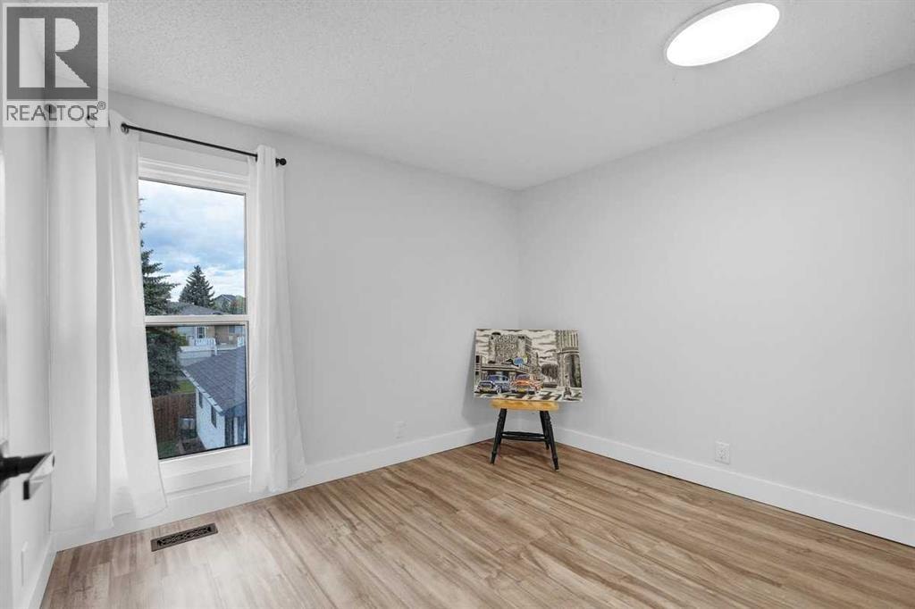 22 Sandstone Crescent SE — photo 18