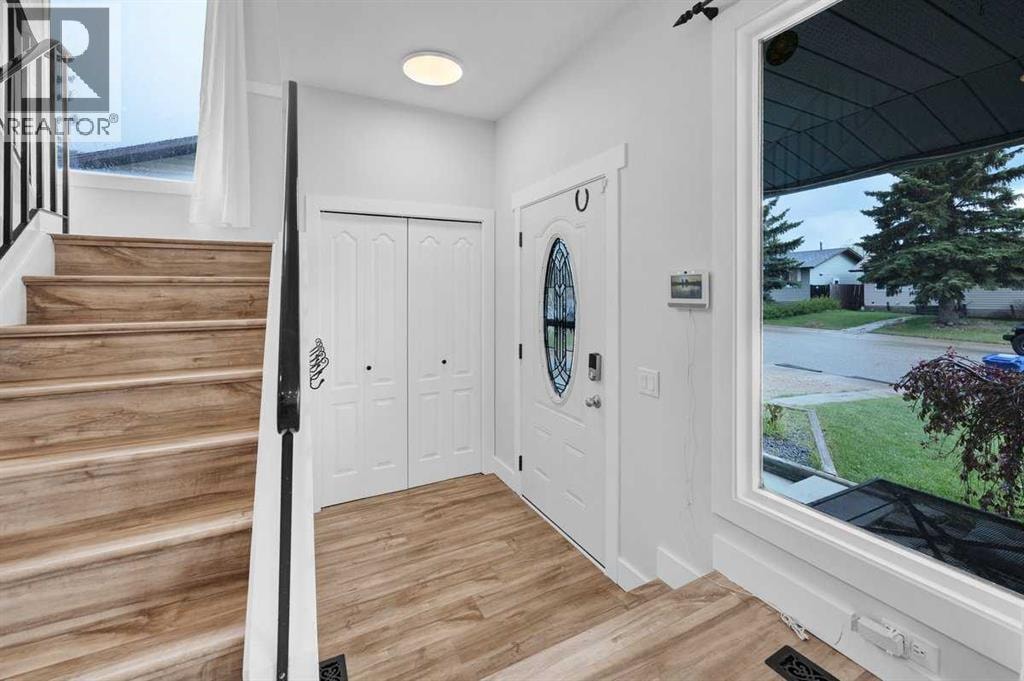 22 Sandstone Crescent SE — photo 14