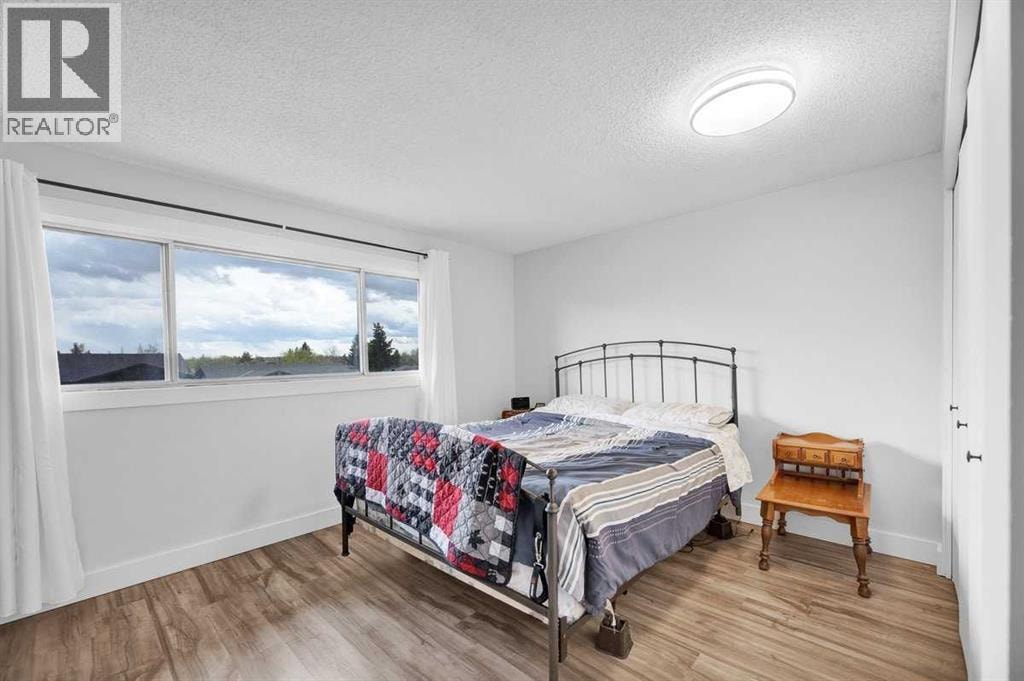 22 Sandstone Crescent SE — photo 15