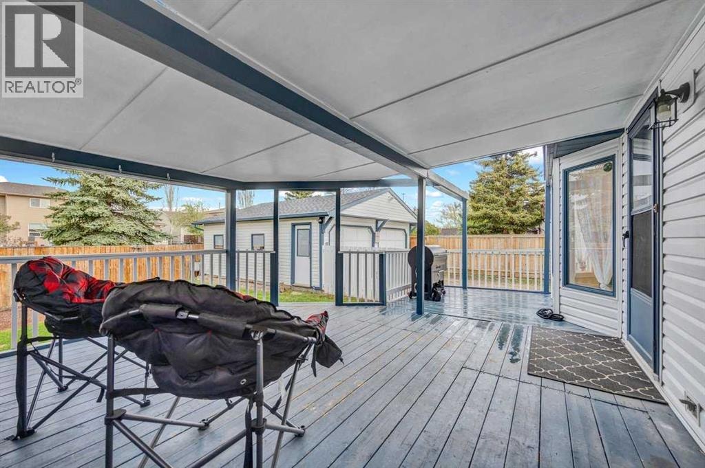 22 Sandstone Crescent SE — photo 28