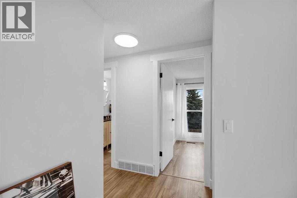 22 Sandstone Crescent SE — photo 21