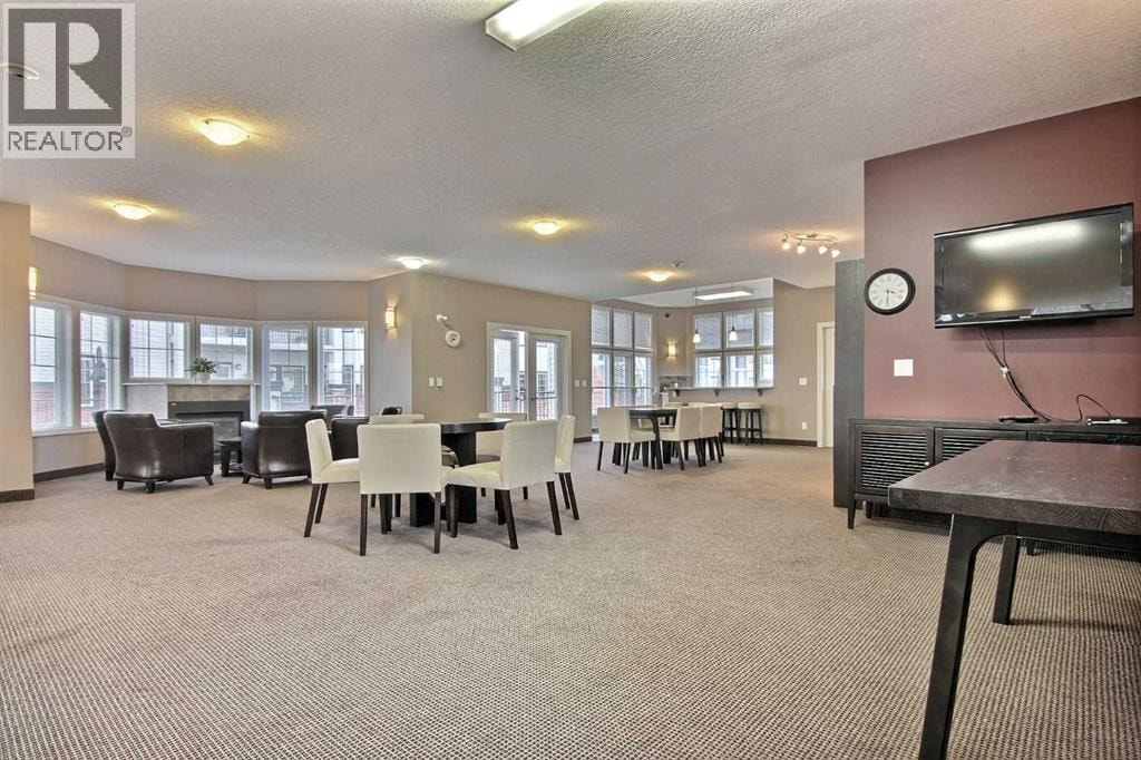 420, 30 Royal Oak Plaza NW — photo 33