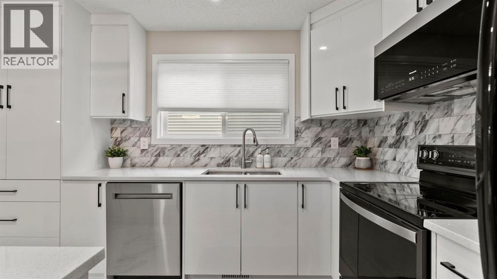 2416 Woodview Drive SW — photo 2