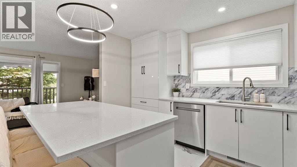 2416 Woodview Drive SW — photo 8