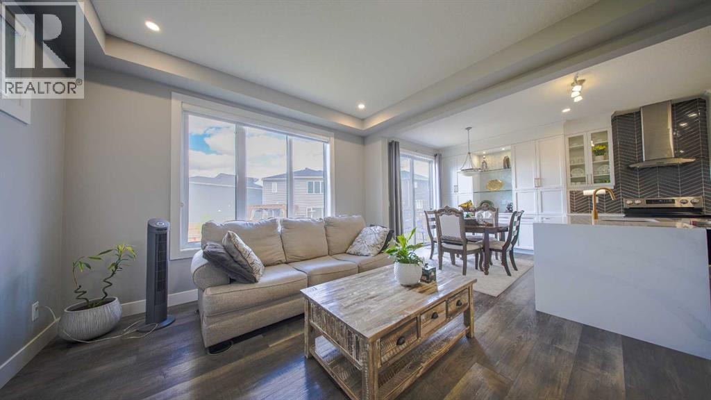 74 Carrington Crescent NW — photo 8