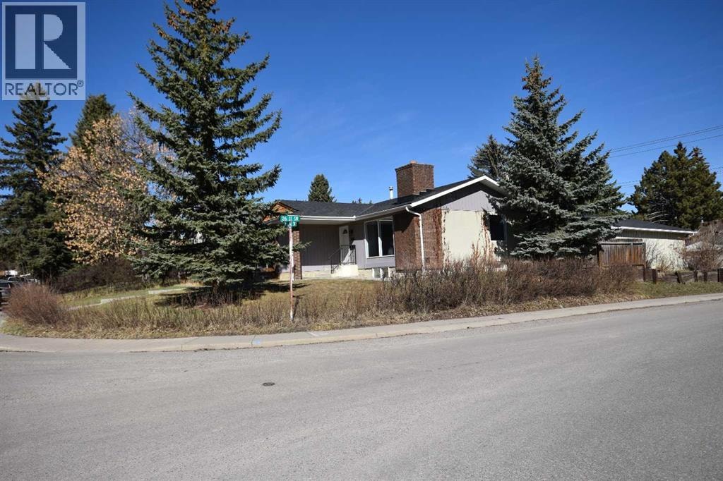 2604 106 Avenue SW — photo 2