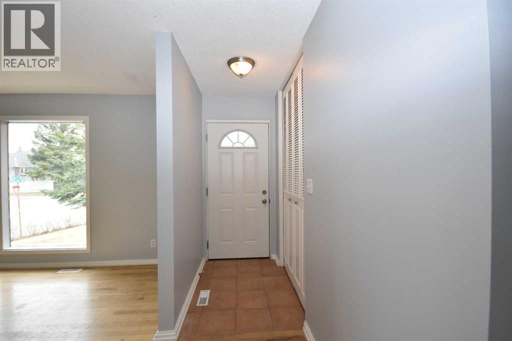 2604 106 Avenue SW — photo 5