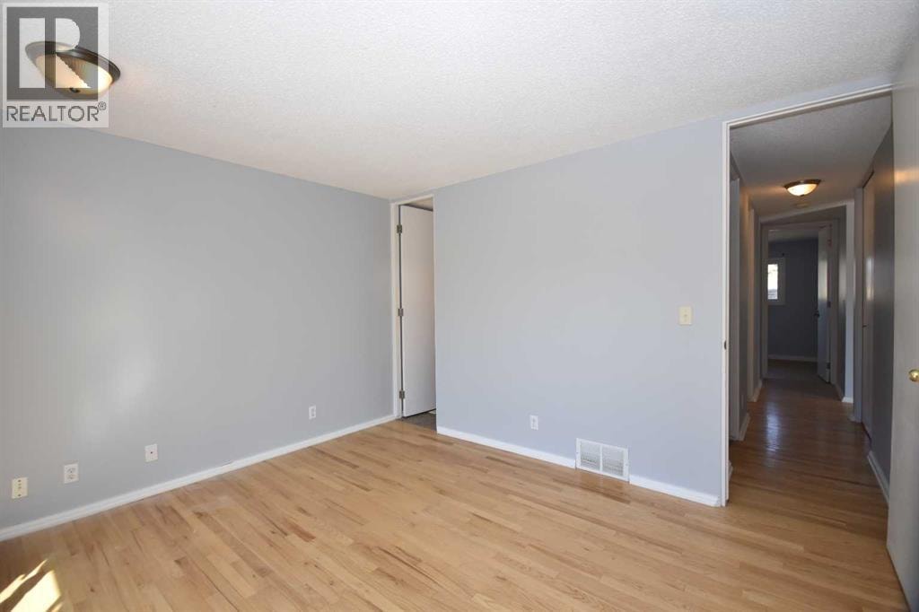 2604 106 Avenue SW — photo 16