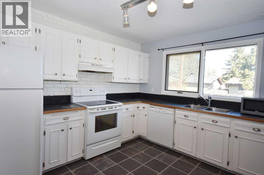 2604 106 Avenue SW — photo 9
