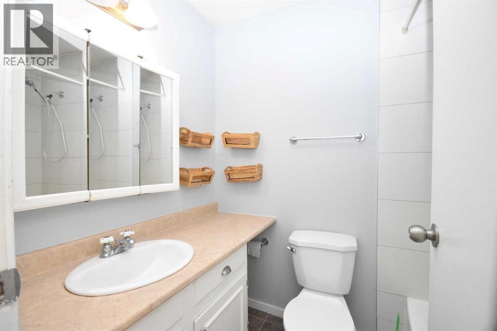 2604 106 Avenue SW — photo 24