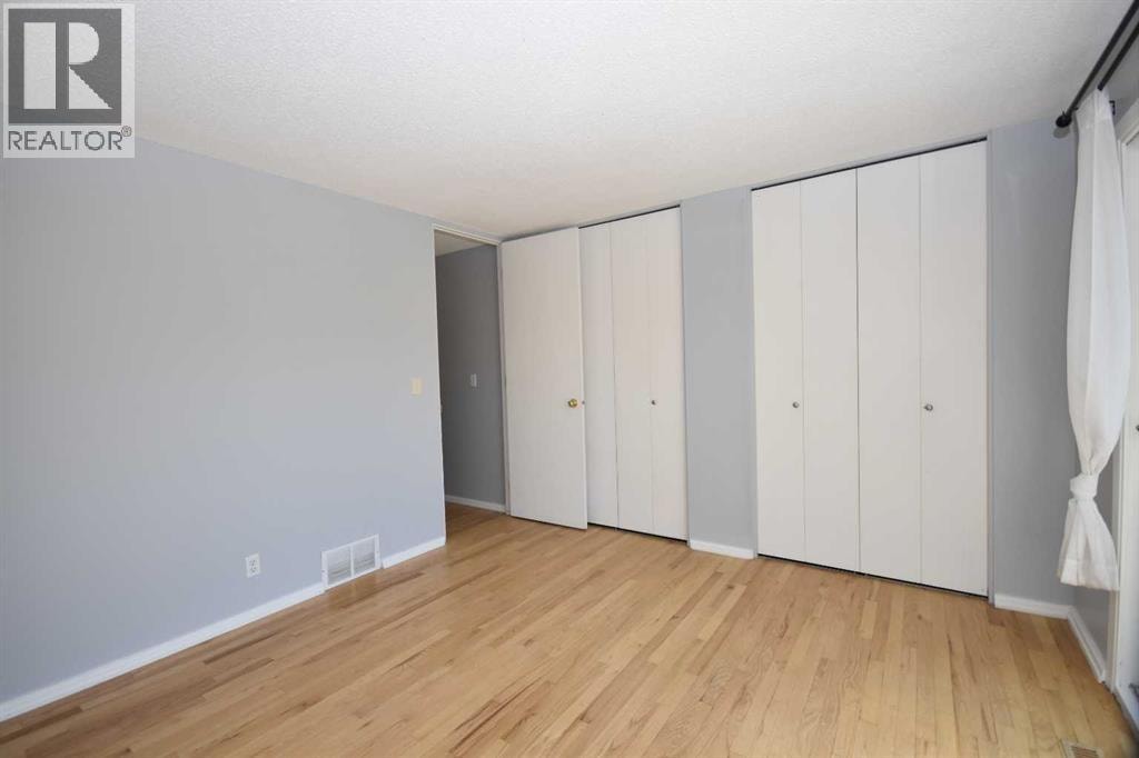 2604 106 Avenue SW — photo 15