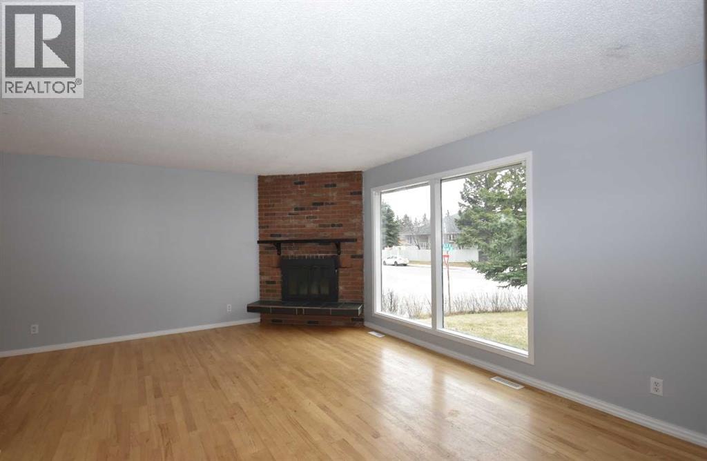 2604 106 Avenue SW — photo 8
