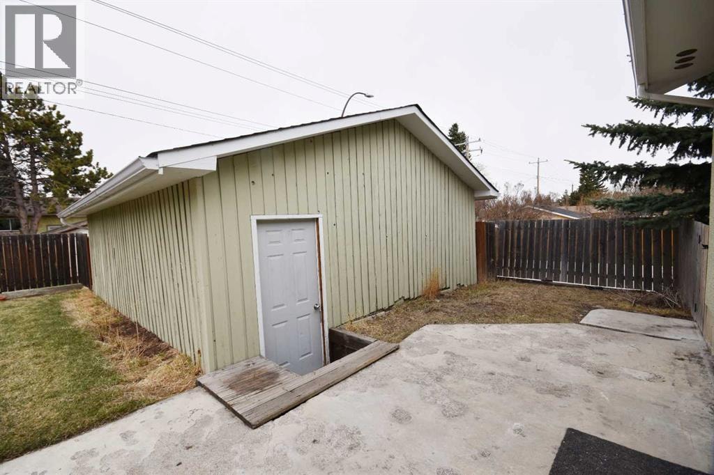 2604 106 Avenue SW — photo 35