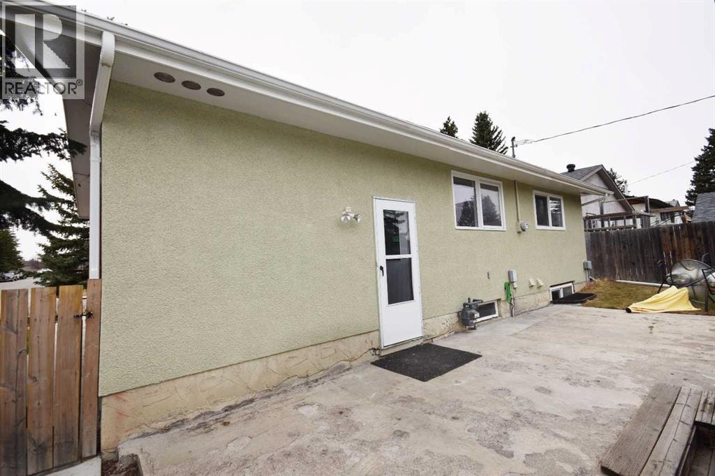 2604 106 Avenue SW — photo 39