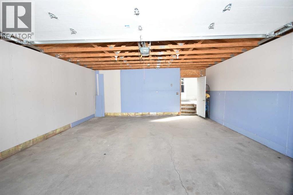 2604 106 Avenue SW — photo 36