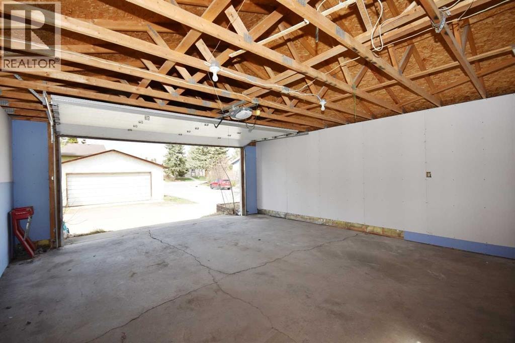 2604 106 Avenue SW — photo 37