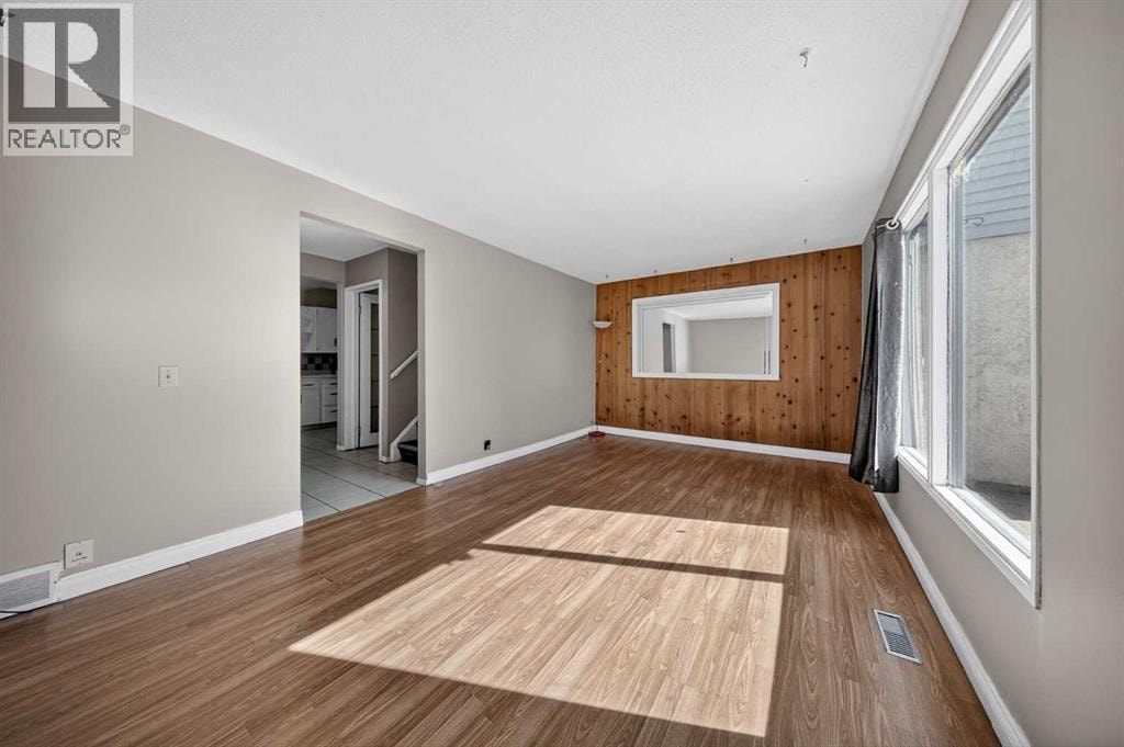 520 43 Street SE — photo 4