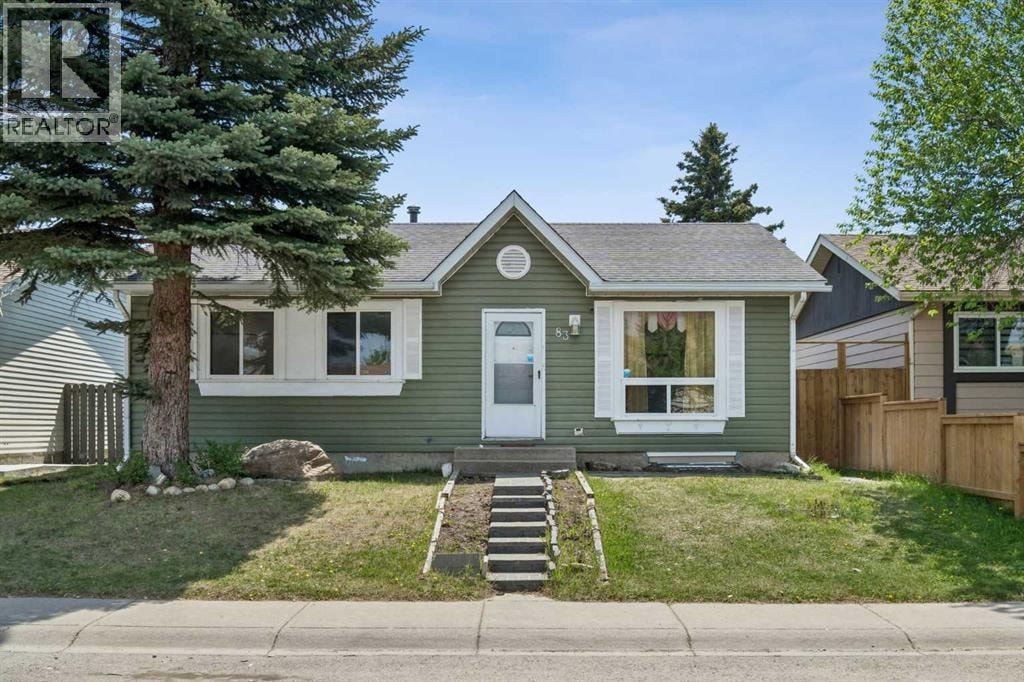 83 Appletree Close SE — photo 2